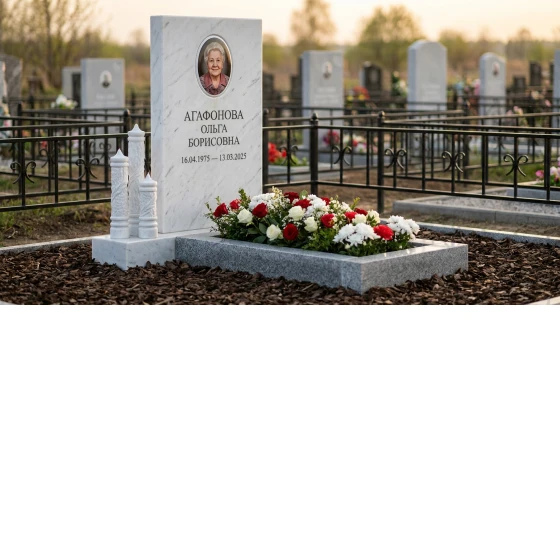 Памятник с белой свечой из белого мрамора с портретом