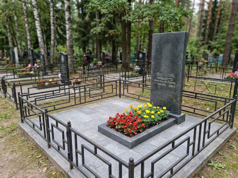 Уборка могилы в Саратове — пример 3